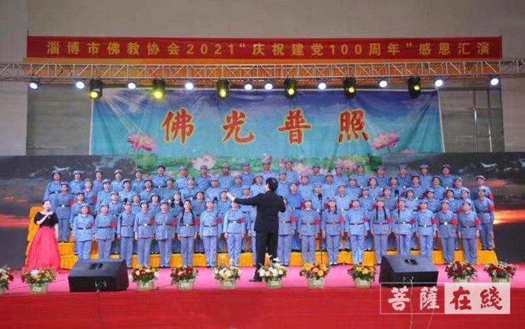 《爱情公寓1》为什么子乔和美嘉要假扮情侣入住爱情公寓呢？游戏画面